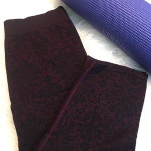 Large Fabletics crop leggings